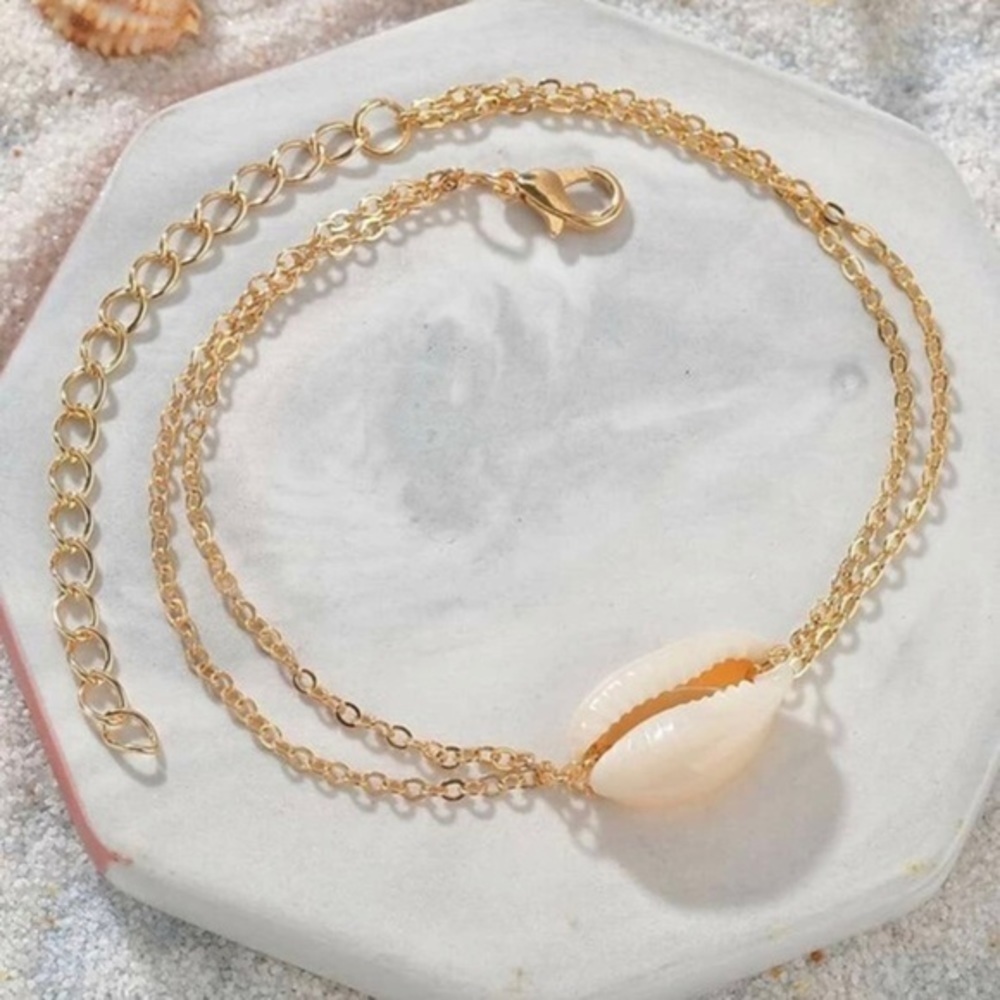 3/$30 💛 Conch Shell Anklet - Picture 2 of 3
